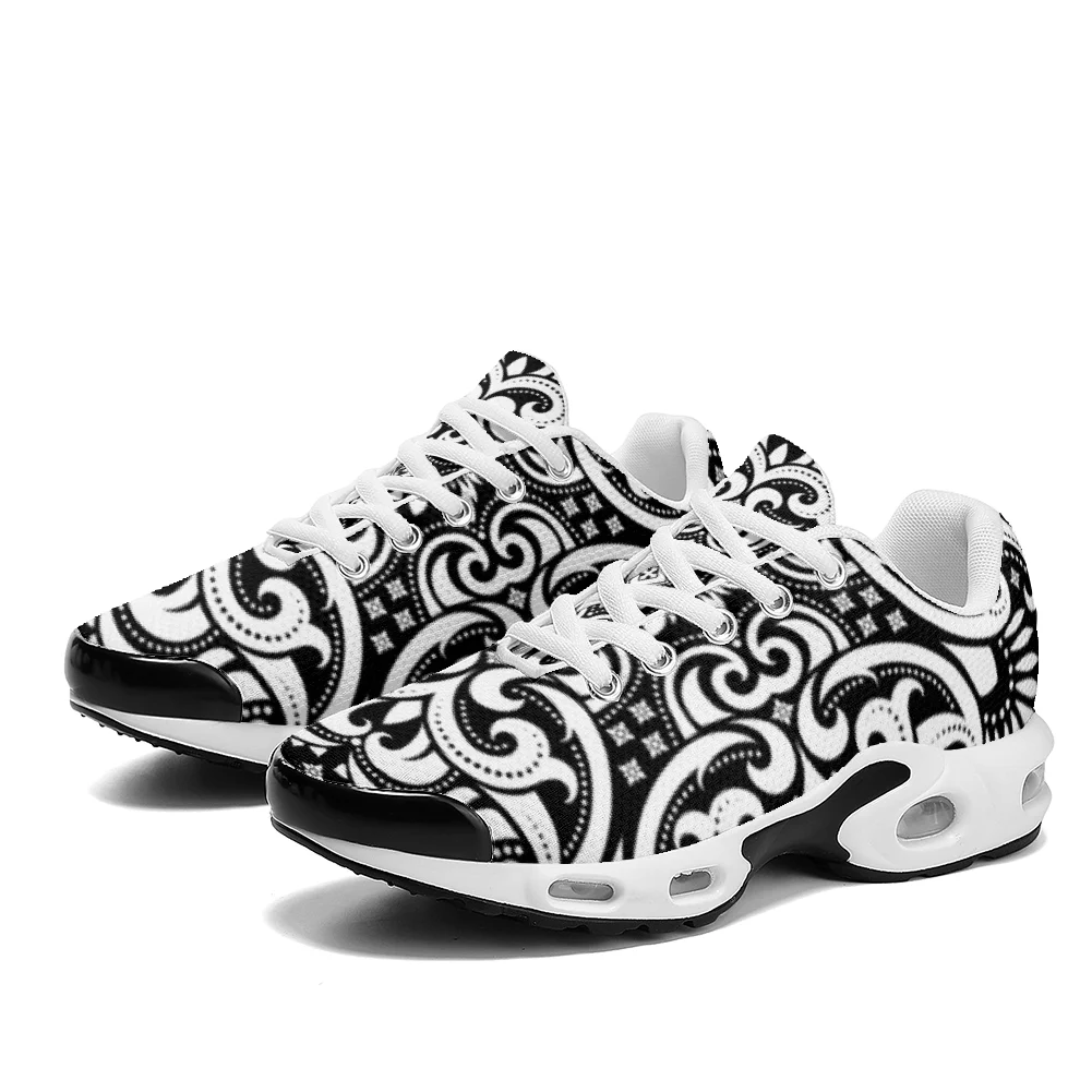 Breathable Mesh Athletic Shoes - أحذية رياضية عصرية بخطوط سوداء وبيضاء