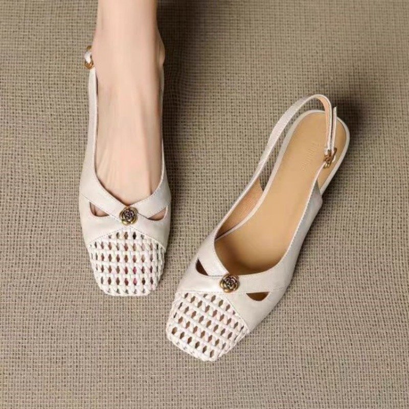 Sandals - صندل نسائي بمقدمة مغلقة على الطراز