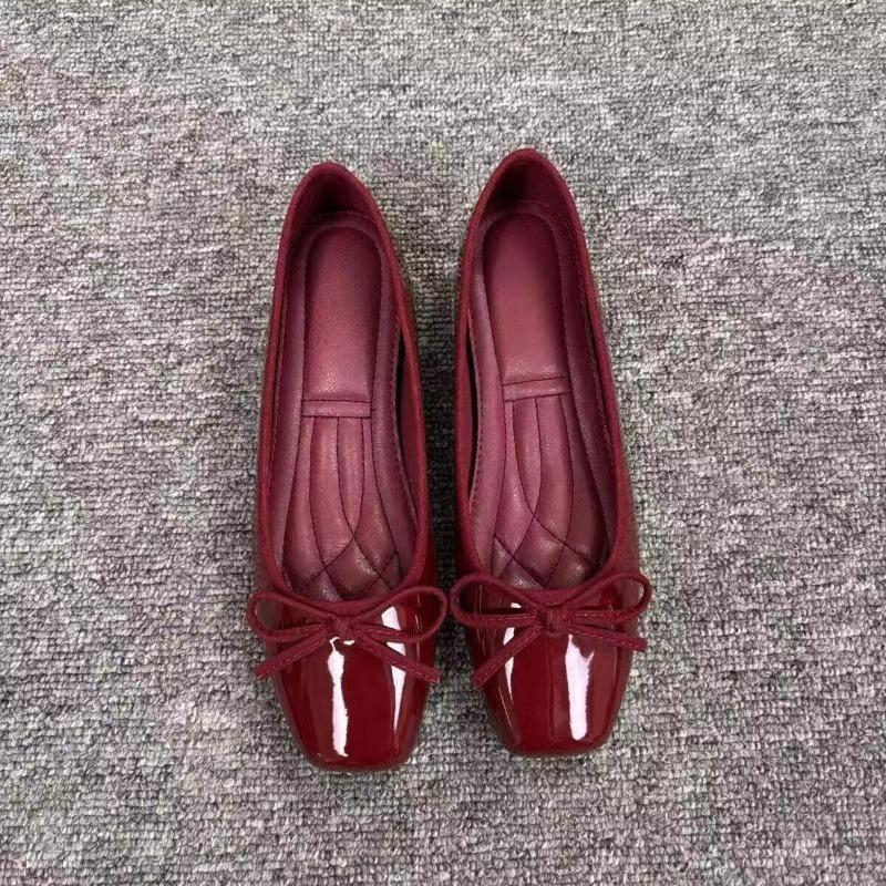 أحذية باليه نسائية بمقدمة مربع - مراجعة Heels وسعره