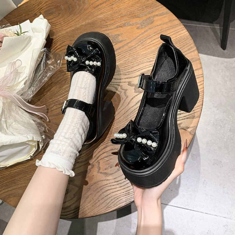 أحذية لوليتا 2026 سوداء بكعب ع - مراجعة Boots وسعره