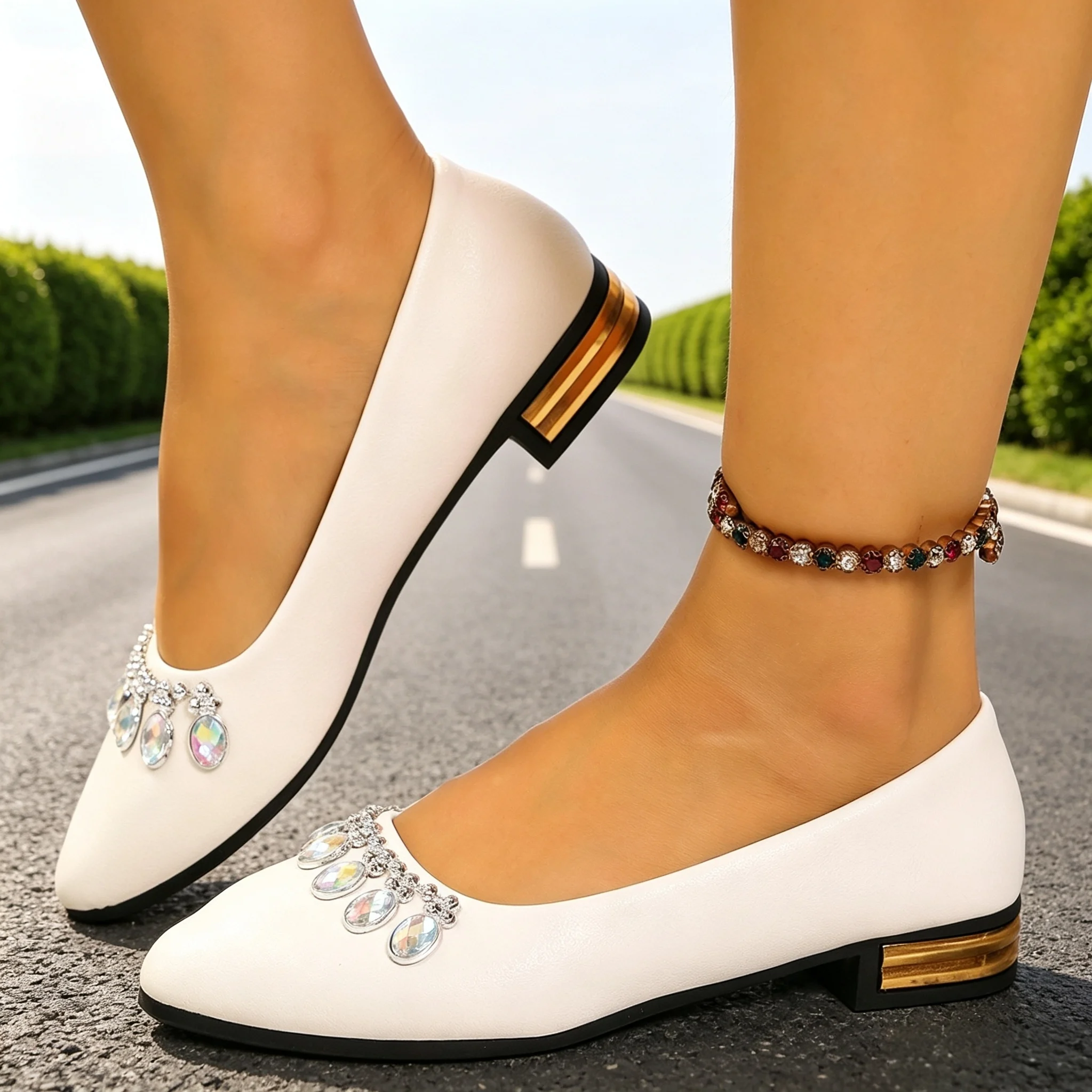 أحذية نسائية مسطحة ذات مقدمة م - مراجعة Heels وسعره