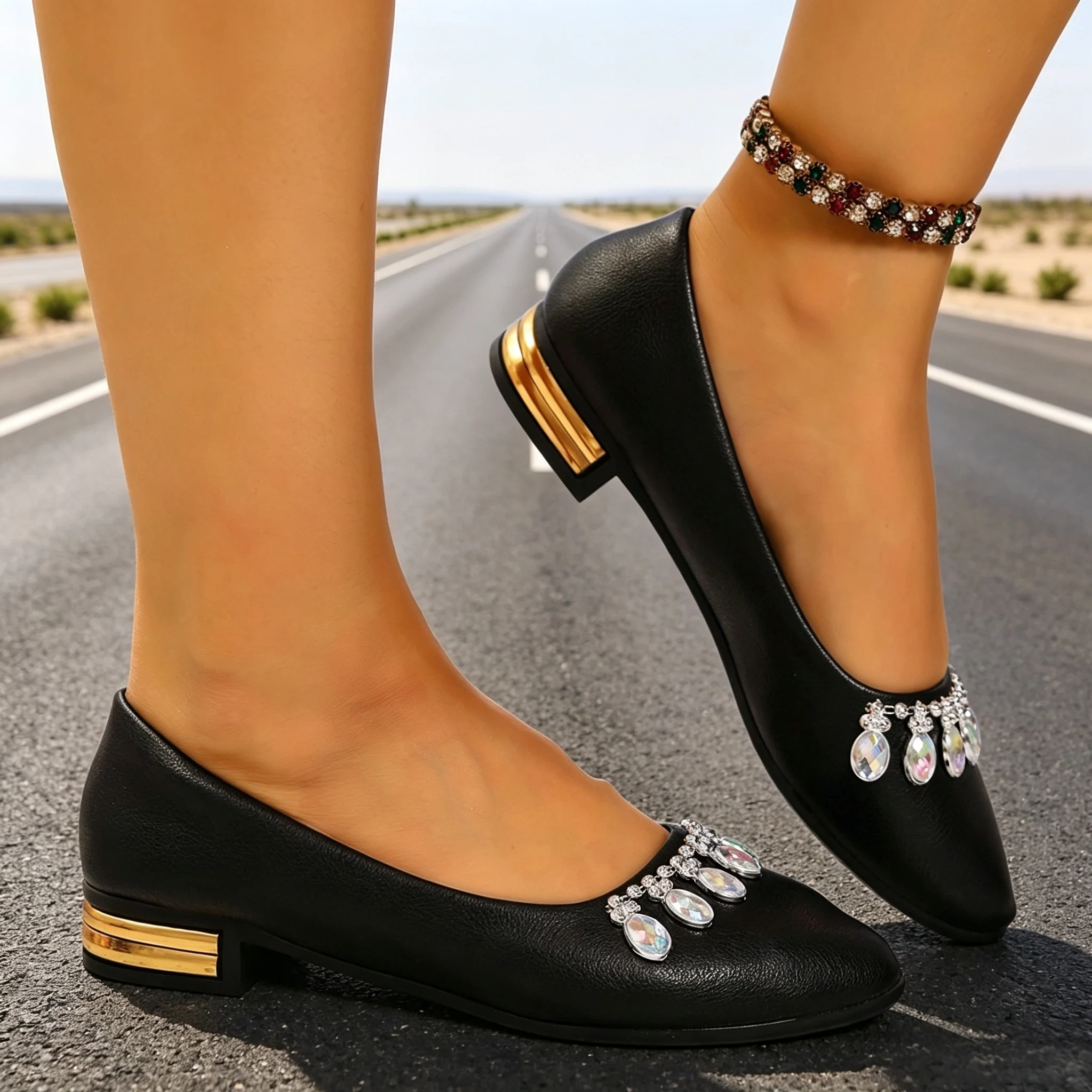 أحذية نسائية مسطحة ذات مقدمة م - مراجعة Heels وسعره
